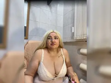 SVETIKBOMBOCHKA  live sex cam