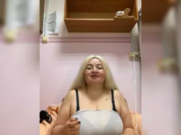 SVETIKBOMBOCHKA  live sex cam