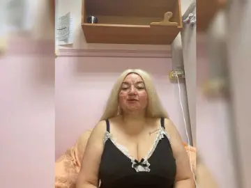SVETIKBOMBOCHKA  live sex cam