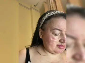 SVETIKBOMBOCHKA  live sex cam