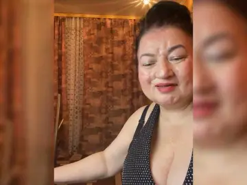 SVETIKBOMBOCHKA  live sex cam