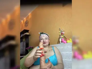 SVETIKBOMBOCHKA  live sex cam