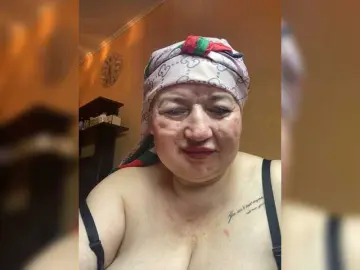 SVETIKBOMBOCHKA  live sex cam