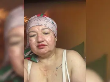 SVETIKBOMBOCHKA  live sex cam