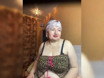 SVETIKBOMBOCHKA  live sex cam
