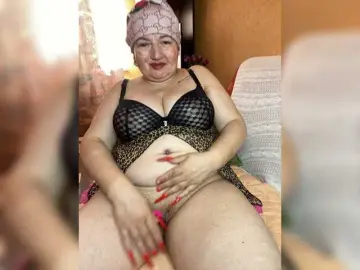 SVETIKBOMBOCHKA  live sex cam