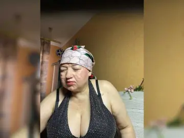 SVETIKBOMBOCHKA  live sex cam