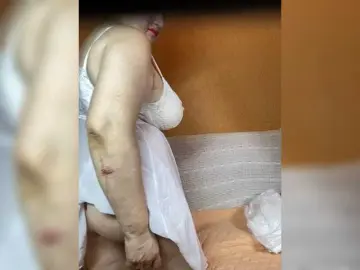 SVETIKBOMBOCHKA  live sex cam