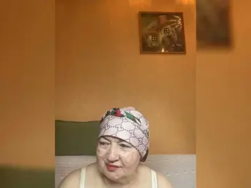 SVETIKBOMBOCHKA  live sex cam