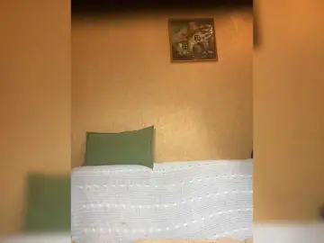 SVETIKBOMBOCHKA  live sex cam