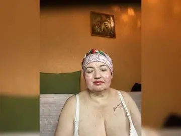 SVETIKBOMBOCHKA  live sex cam