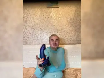 SVETIKBOMBOCHKA  live sex cam
