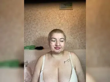 SVETIKBOMBOCHKA  live sex cam
