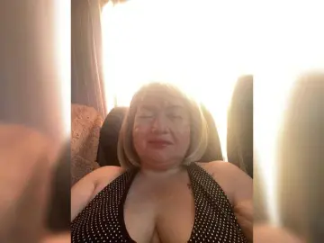 SVETIKBOMBOCHKA  live sex cam