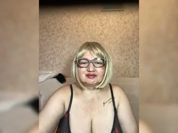 SVETIKBOMBOCHKA  live sex cam