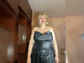 SVETIKBOMBOCHKA  live sex cam