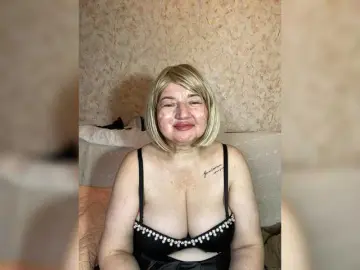 SVETIKBOMBOCHKA  live sex cam