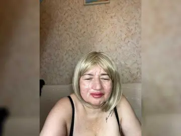SVETIKBOMBOCHKA  live sex cam