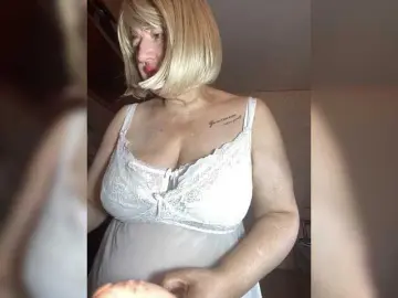 SVETIKBOMBOCHKA  live sex cam