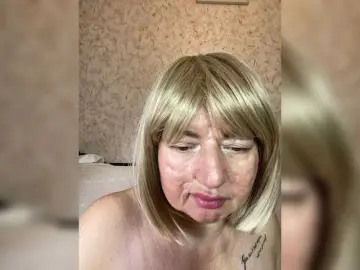 SVETIKBOMBOCHKA  live sex cam