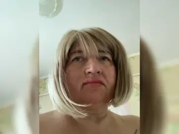 SVETIKBOMBOCHKA  live sex cam