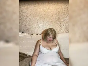SVETIKBOMBOCHKA  live sex cam