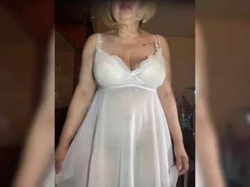 SVETIKBOMBOCHKA  live sex cam