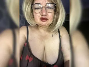 SVETIKBOMBOCHKA  live sex cam
