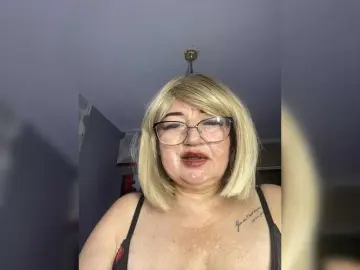 SVETIKBOMBOCHKA  live sex cam