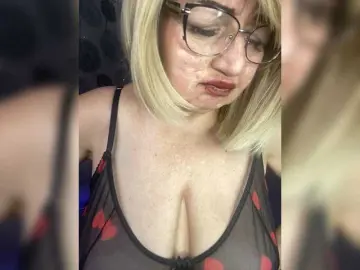 SVETIKBOMBOCHKA  live sex cam