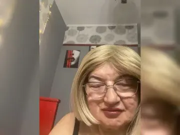 SVETIKBOMBOCHKA  live sex cam