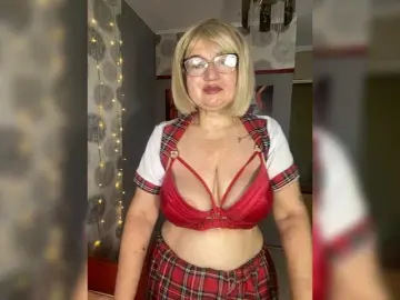 SVETIKBOMBOCHKA  live sex cam