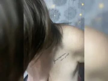 SVETIKBOMBOCHKA  live sex cam