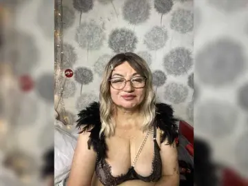 SVETIKBOMBOCHKA  live sex cam
