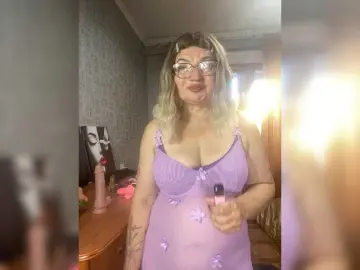 SVETIKBOMBOCHKA  live sex cam