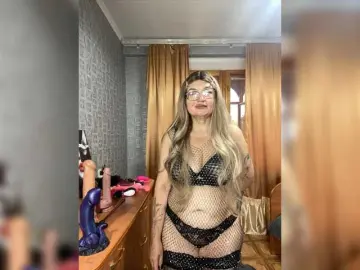 SVETIKBOMBOCHKA  live sex cam
