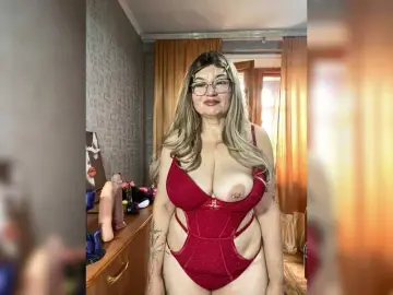 SVETIKBOMBOCHKA  live sex cam