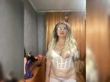 SVETIKBOMBOCHKA  live sex cam