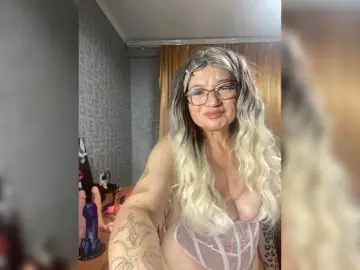 SVETIKBOMBOCHKA  live sex cam