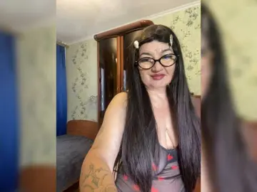 SVETIKBOMBOCHKA  live sex cam