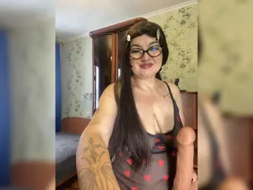 SVETIKBOMBOCHKA  live sex cam