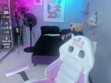 Sofi-monroeee  live sex cam