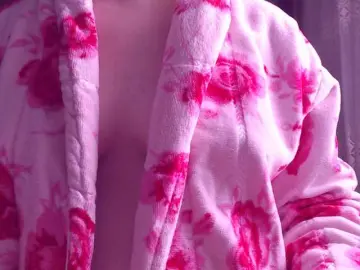 Sweetbrunete  live sex cam