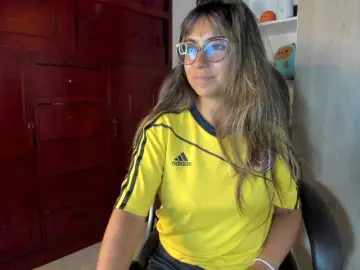 Isabella221  live sex cam