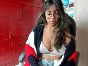 Isabella221  live sex cam