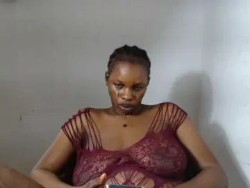 Sweetncreamy  live sex cam