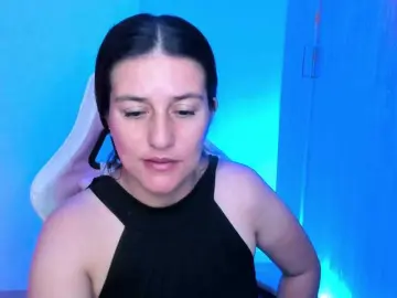 Saskyaajohnson  live sex cam