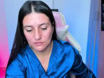 Saskyaajohnson  live sex cam