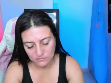 Saskyaajohnson  live sex cam