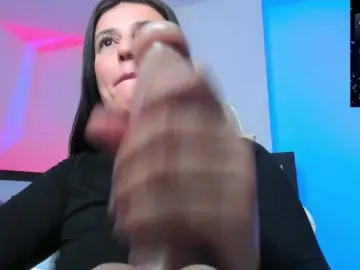 Saskyaajohnson  live sex cam